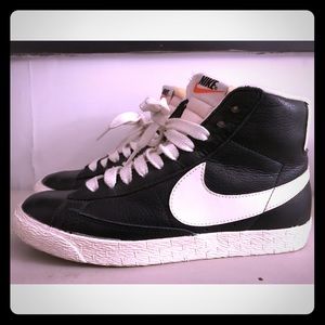 Women’s Nike Retro Blazer